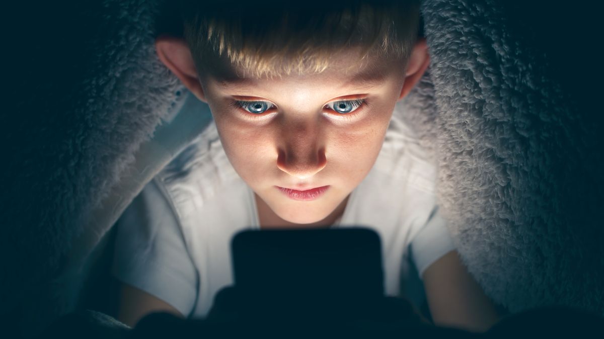 Komentář: Dětem ničí životy sociální sítě. Nebo spíš líní rodiče?